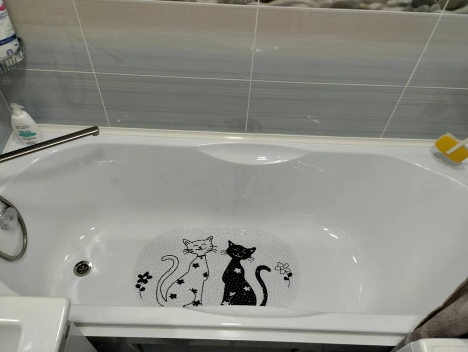 Фотография покупателя товара Коврик противоскользящий СПА в ванну на присосках Доляна «Кошечки», 38×67,5 см, цвет белый - Фото 1