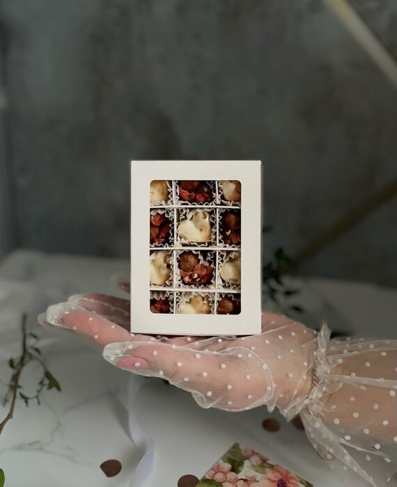 Фотография покупателя товара Коробка для 12 конфет, белая, 19×15×3.5 см - Фото 9