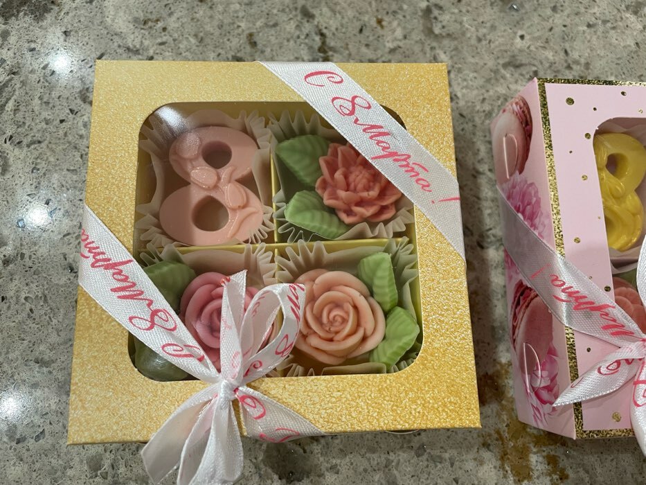 Фотография покупателя товара Коробка для конфет, кондитерская упаковка, 4 ячейки, «Цветы», 10.5 х 10.5 х 3.5 см - Фото 2