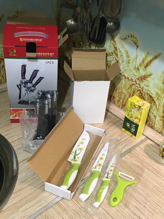 Фотография покупателя товара Набор кухонных принадлежностей на подставке «Цветок солнца», 4 предмета: ножи 17 см, 14 см, 12 см, овощечистка, цвет зелёный - Фото 1