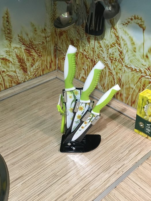 Фотография покупателя товара Набор кухонных принадлежностей на подставке «Цветок солнца», 4 предмета: ножи 17 см, 14 см, 12 см, овощечистка, цвет зелёный - Фото 2