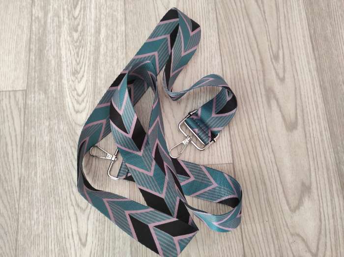 Фотография покупателя товара Ручка для сумки «Стрелки», стропа, с карабинами, 139±3×3.8 см, зелёная, чёрная - Фото 1