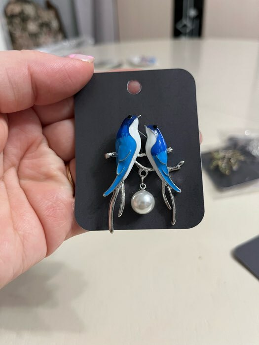 Фотография покупателя товара Брошь «Птицы» стрижи, бело-синяя в серебре - Фото 2