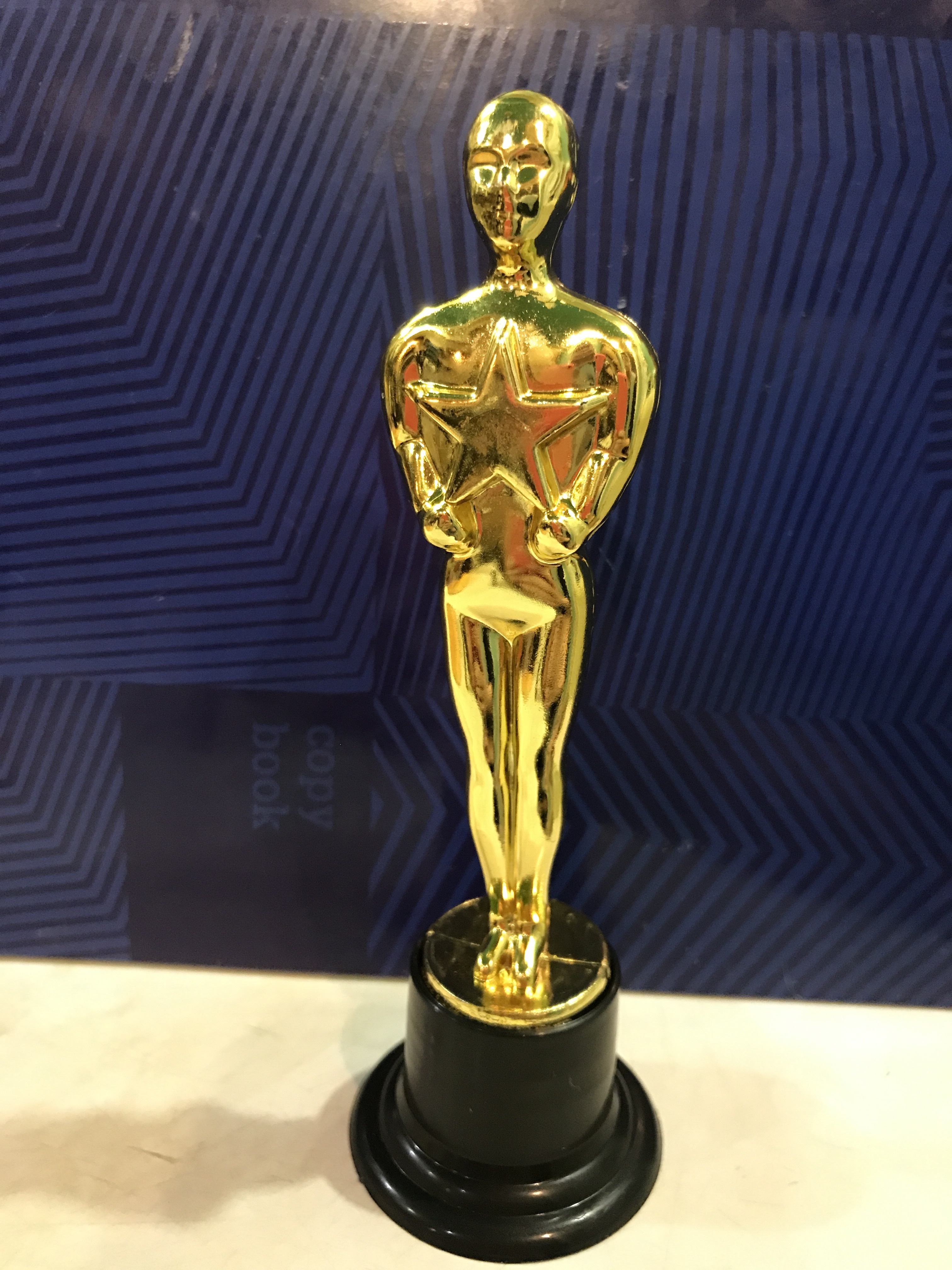 Фотография покупателя товара Наградная фигура мужская, «Оскар», подставка пластик черная, 5 х 15,5 см - Фото 3