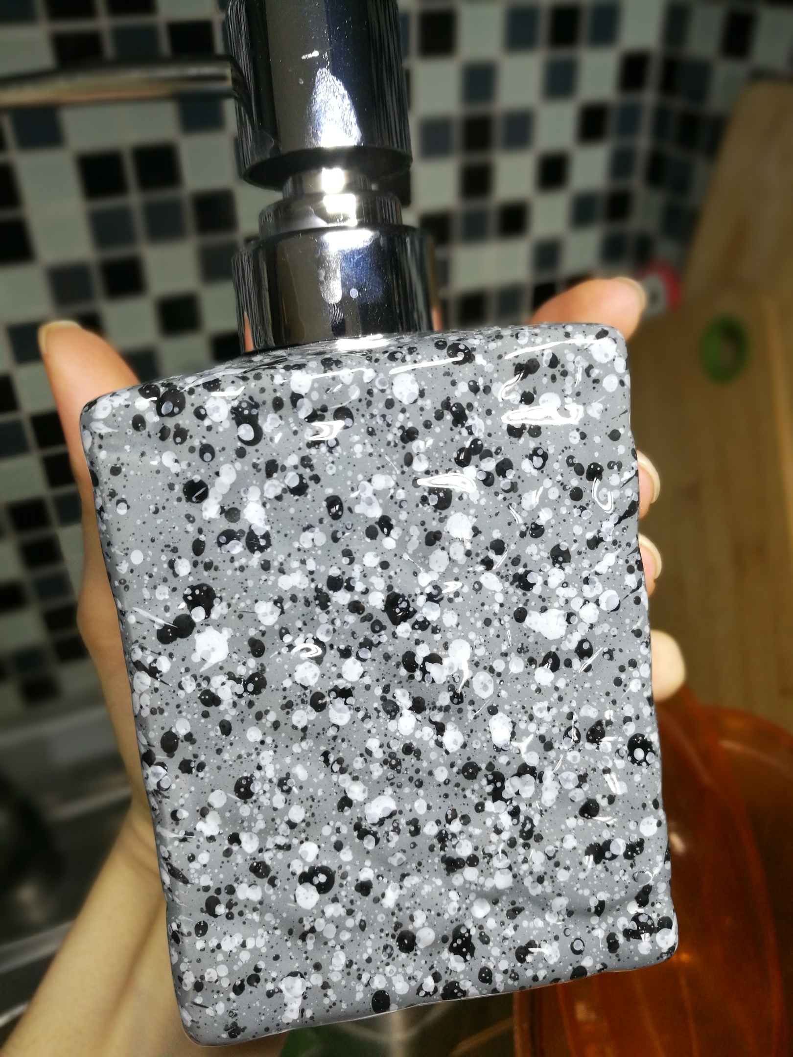 Фотография покупателя товара Дозатор для жидкого мыла Доляна «Гранит», 400 мл, цвет серый - Фото 1