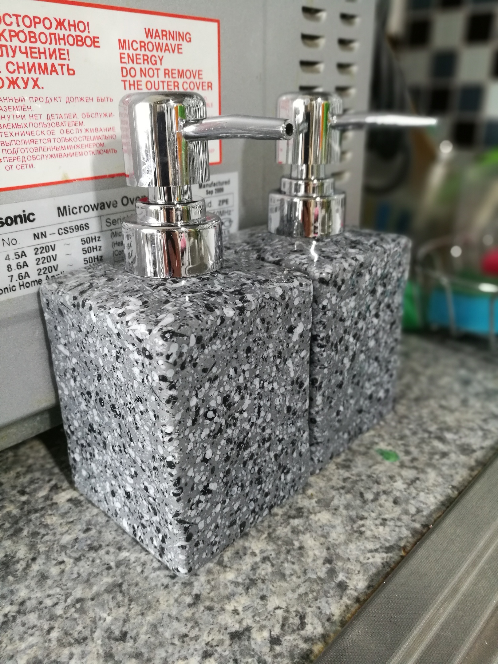 Фотография покупателя товара Дозатор для жидкого мыла Доляна «Гранит», 400 мл, цвет серый - Фото 2