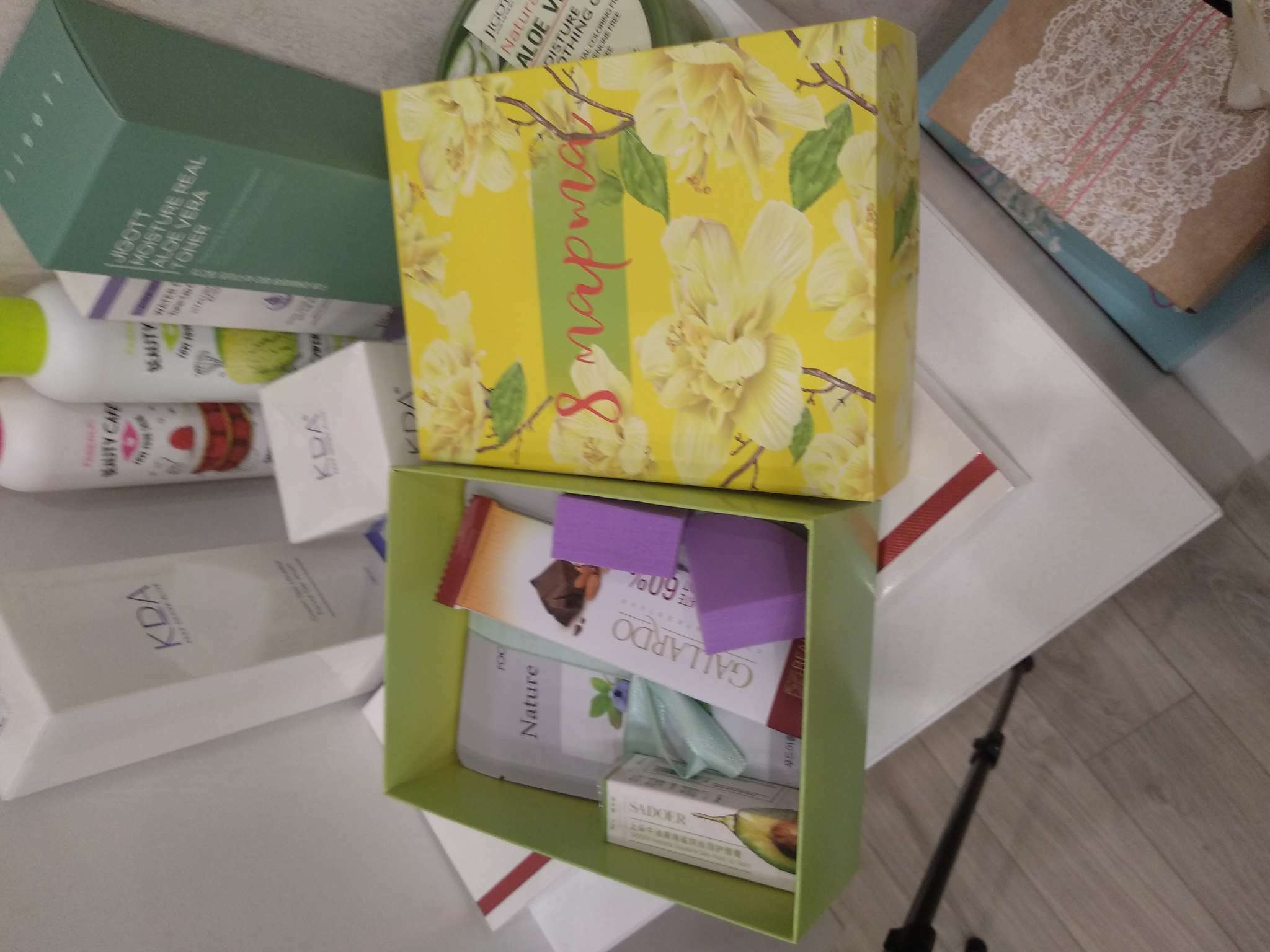 Фотография покупателя товара Подарочная коробка сборная "Мартовские цветы" 16,5 х 12,5 х 5,2 см