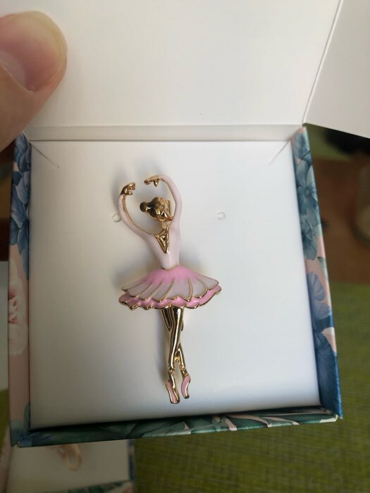 Фотография покупателя товара Брошь «Балерина», цвет розовый в золоте