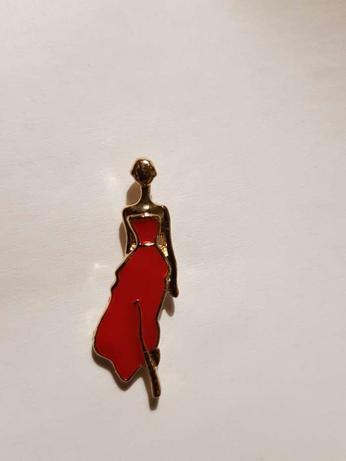 Фотография покупателя товара Значок "Девушка в платье", цвет красный в золоте