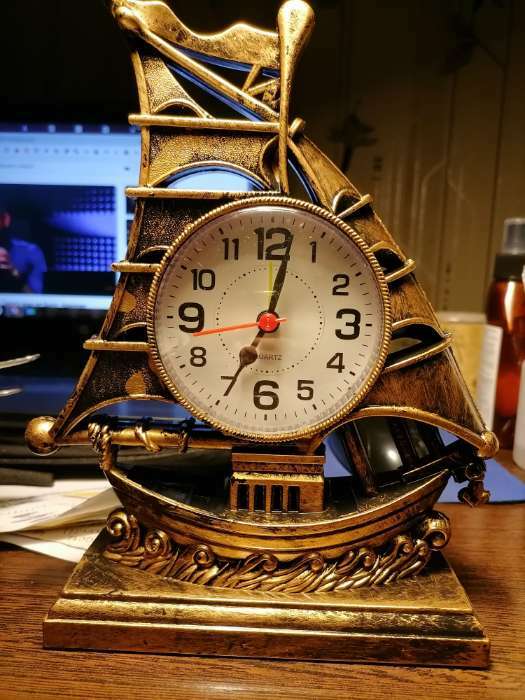 Фотография покупателя товара Часы - будильник настольные "Клипер", дискретный ход, циферблат d-7.5 см, 17 х 21.5 см - Фото 1