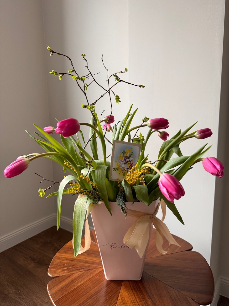 Фотография покупателя товара Переноска для цветов на лентах «Расцветай», 17 х 25 х 9 см - Фото 1