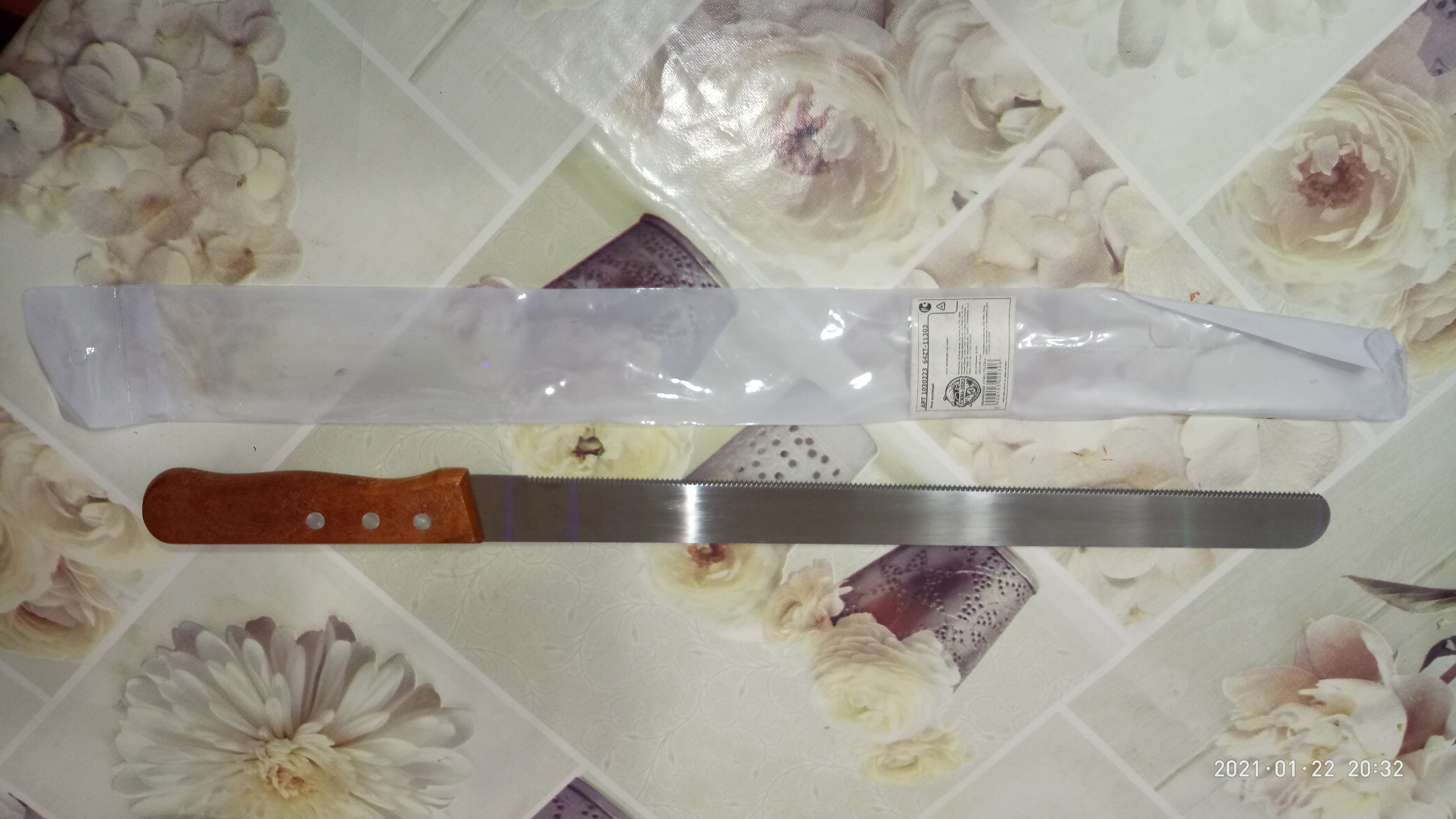 Фотография покупателя товара Нож для бисквита мелкие зубцы KONFINETTA, длина лезвия 35 см, деревянная ручка