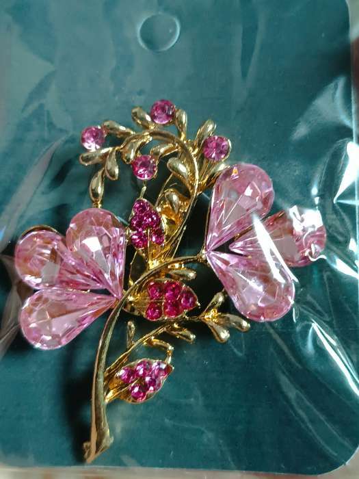 Фотография покупателя товара Брошь «Цветок» трилистник, цвет розовый в золоте