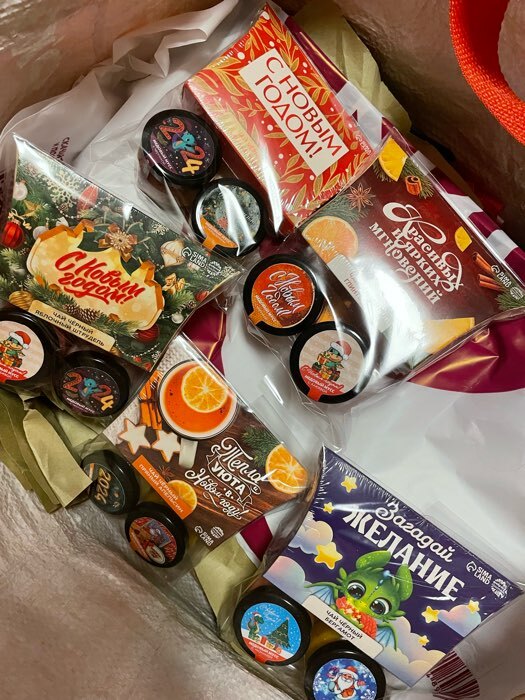 Фотография покупателя товара Чай новогодний чёрный в коробке «Чудес и подарков», вкус: имбирный пряник, 20 г - Фото 7