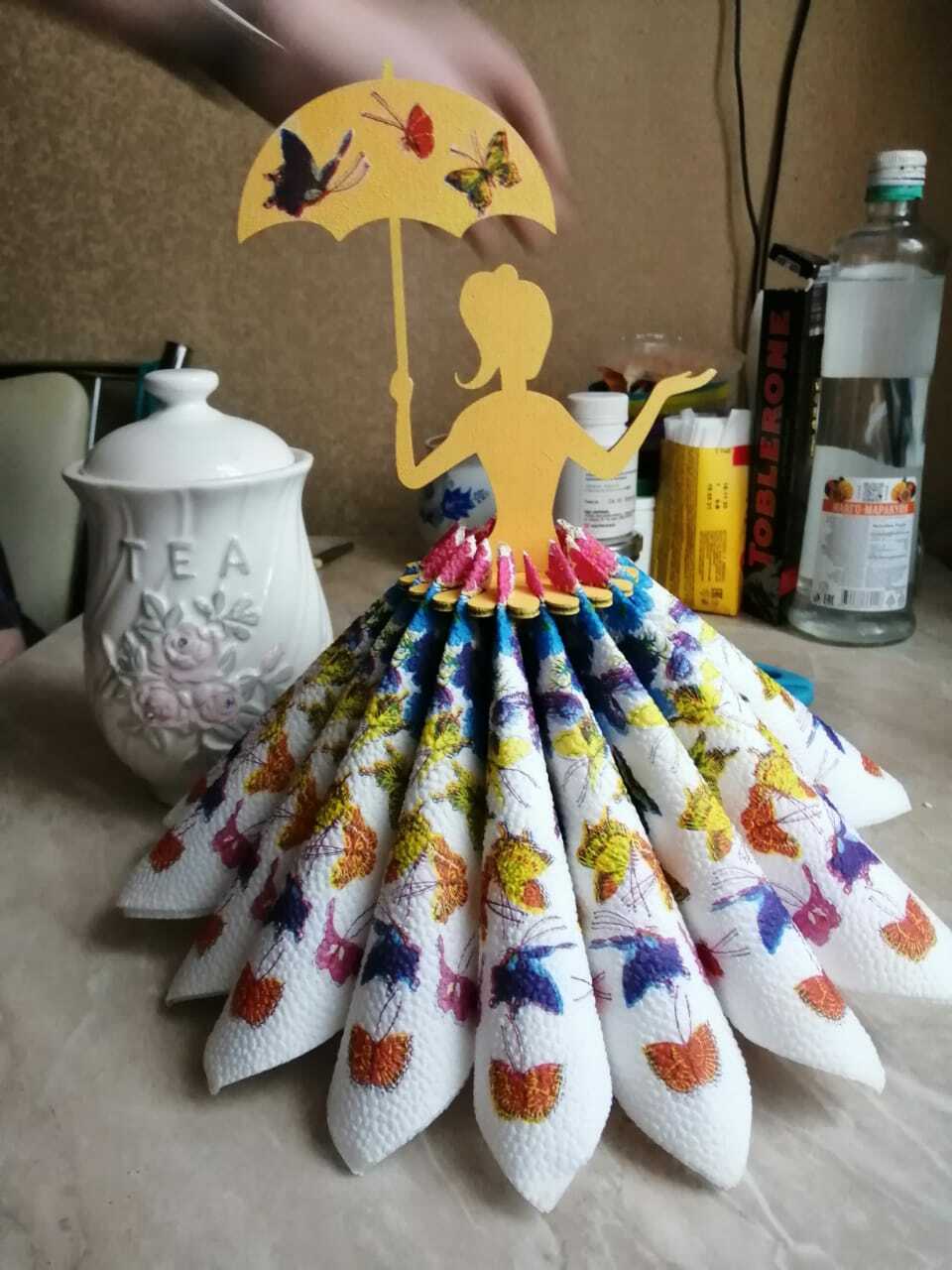 Фотография покупателя товара Салфетница деревянная «Девушка с зонтиком», 25×13×13 см - Фото 3