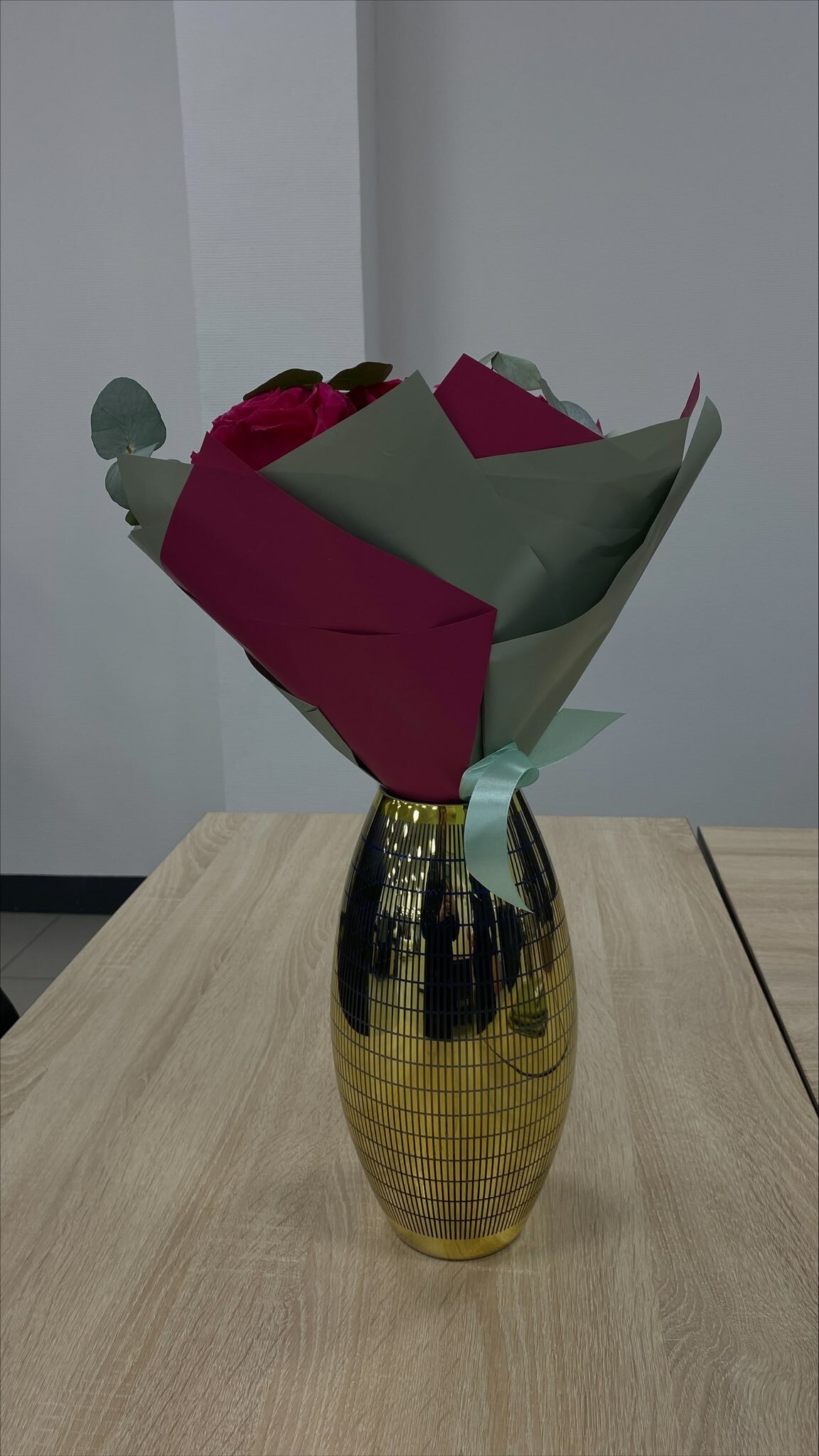 Фотография покупателя товара Декоративная ваза из стекла с золотым напылением, 15,5×15,5×30 см, цвет золотой - Фото 1