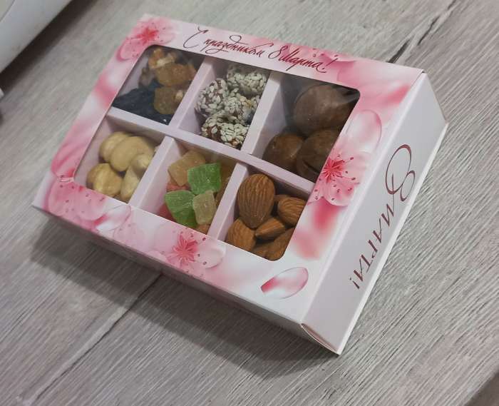 Фотография покупателя товара Коробка для конфет 6 шт, " 8 марта" 13,7 х 9,8 х 3,8