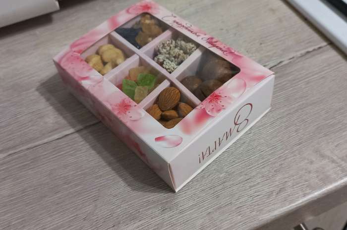 Фотография покупателя товара Коробка для конфет 6 шт, " 8 марта" 13,7 х 9,8 х 3,8
