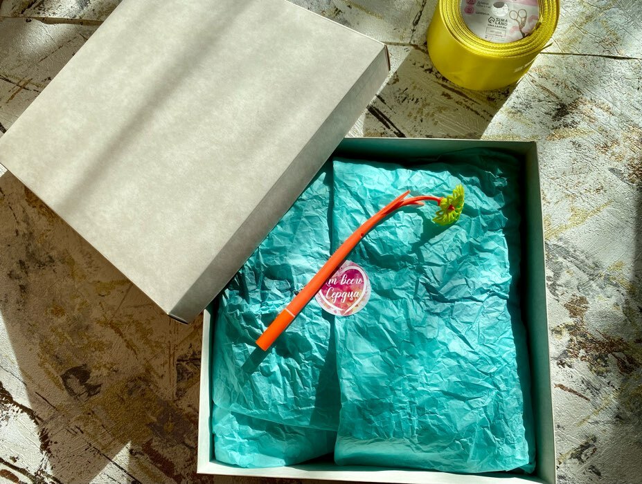Фотография покупателя товара Бумага упаковочная тишью, двухсторонняя, голубая, 50 х 66 см - Фото 3