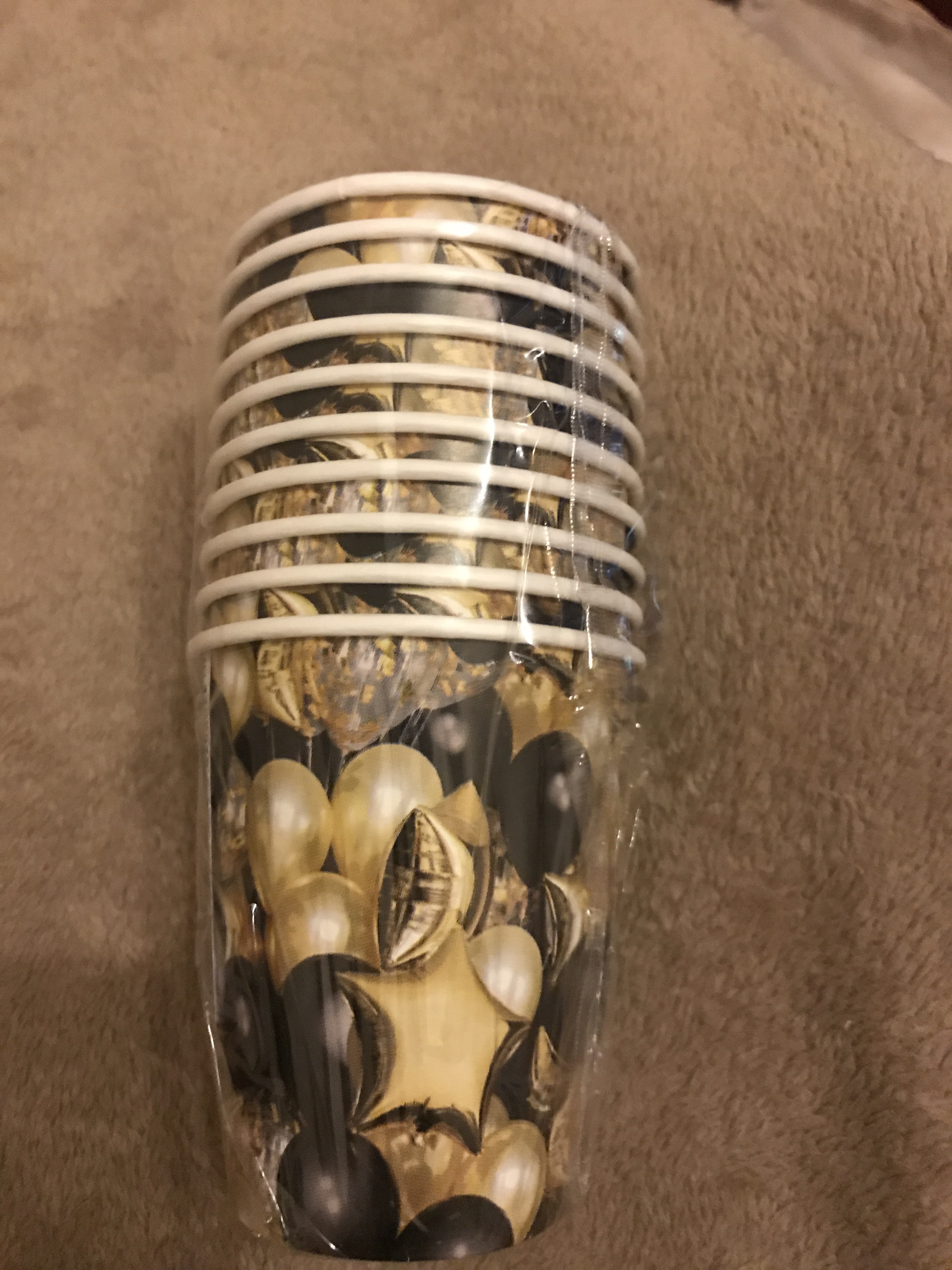 Фотография покупателя товара Стакан одноразовый бумажный "Черное золото", шары, 250 мл - Фото 2