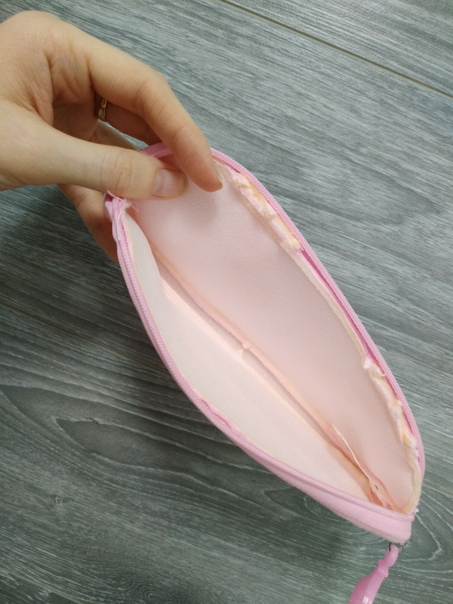 Фотография покупателя товара Пенал школьный «Кошечка», мягкий, 20×6.5 см, плюш, розовый - Фото 2