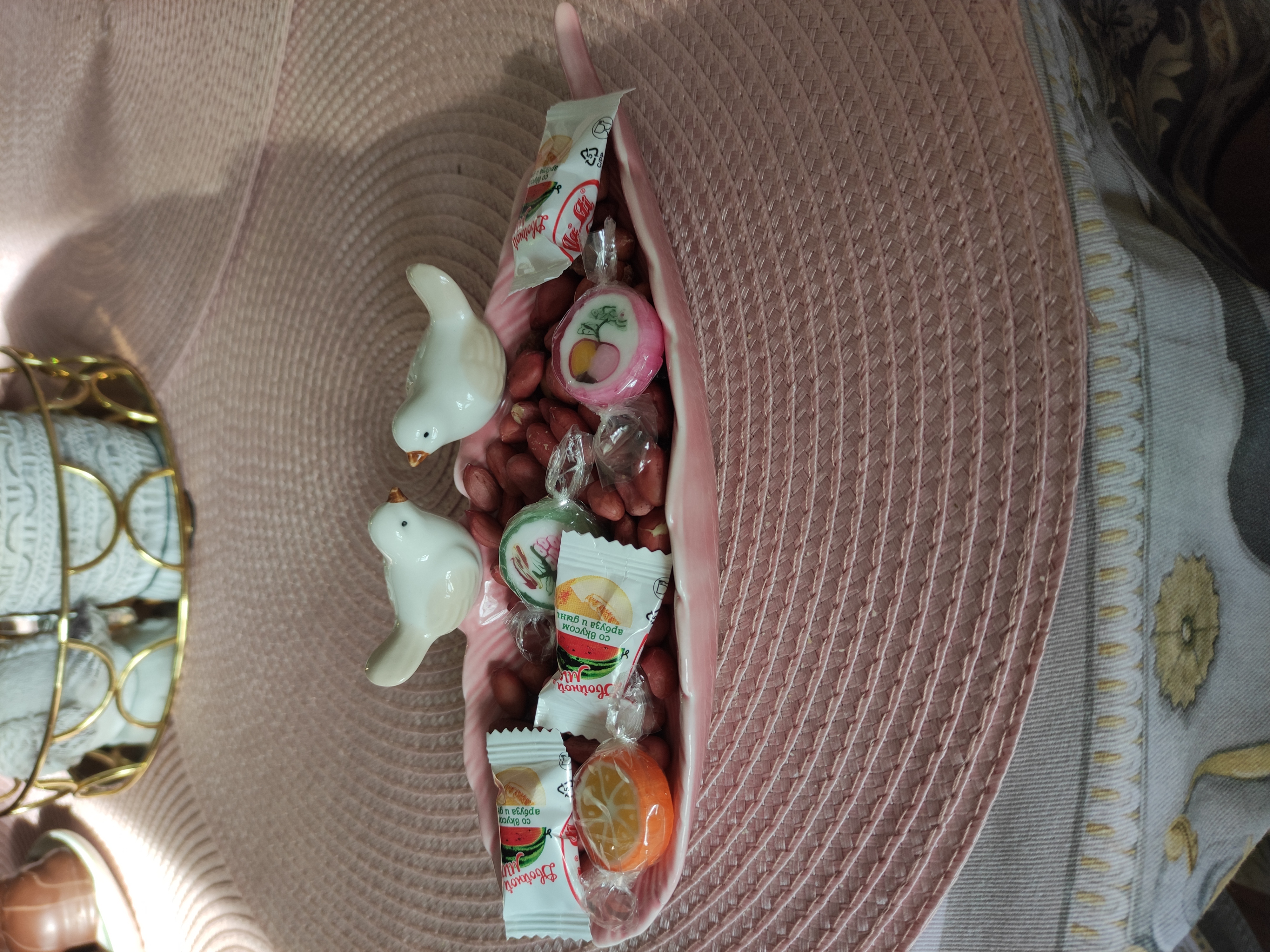Фотография покупателя товара Блюдо керамическое «Птички на листочке», 21×8×5 см, цвет розовый - Фото 2