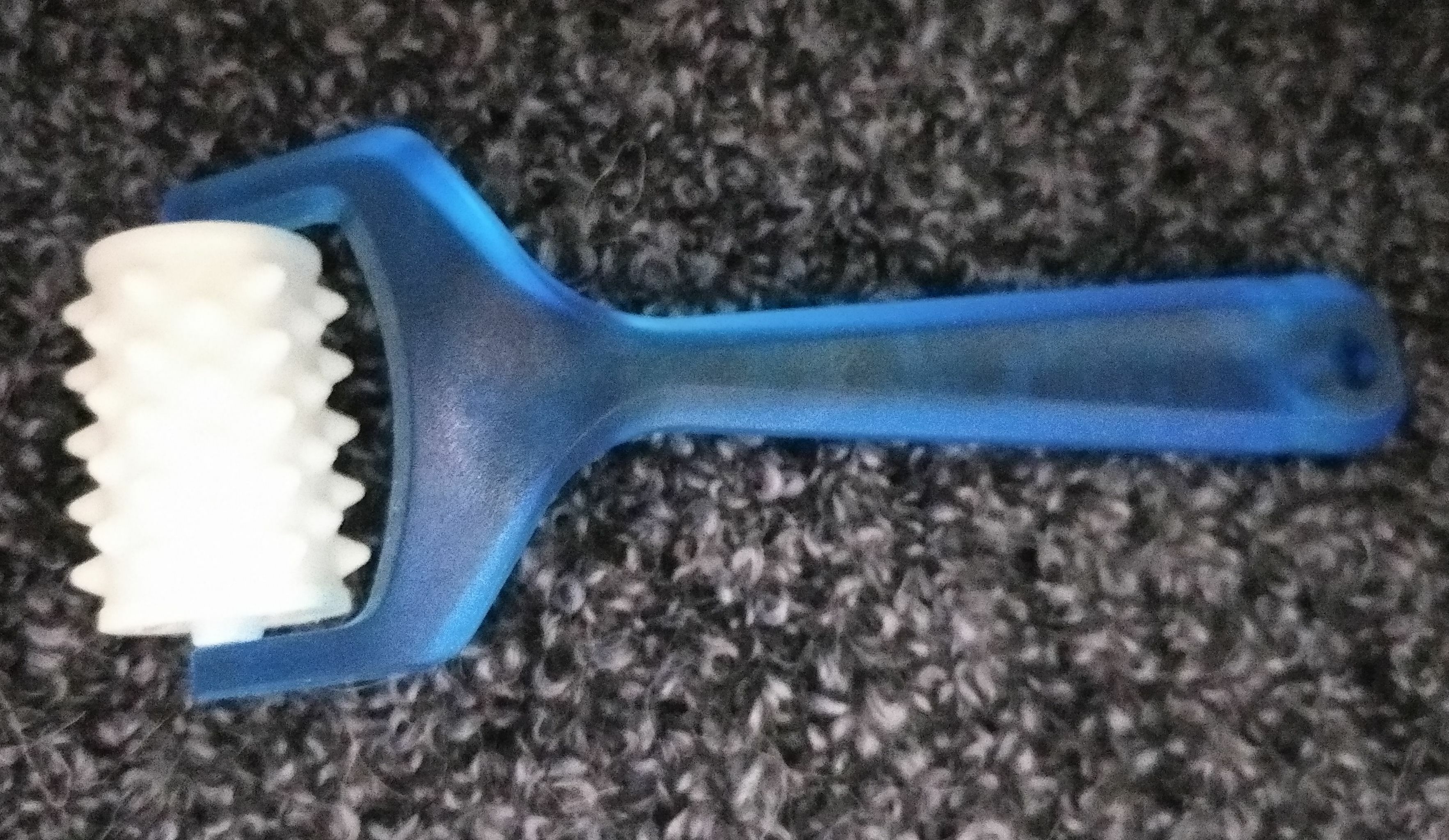 Фотография покупателя товара Массажёр для лица и зоны декольте, с шипами, 14×4.5×2.5 см, МИКС - Фото 1