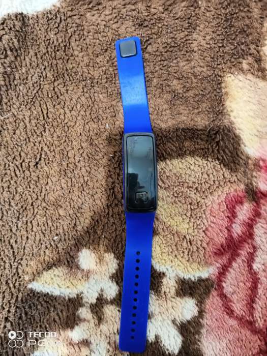 Фотография покупателя товара Часы наручные, электронные "Блик", ремешок силикон, циферблат 5 х 2 см, синие - Фото 1