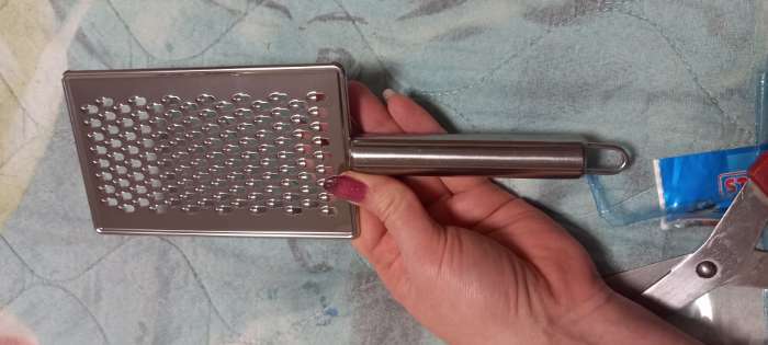 Фотография покупателя товара Тёрка крупная Доляна «Металлик», 14×8 см, с ручкой, цвет серебряный - Фото 1