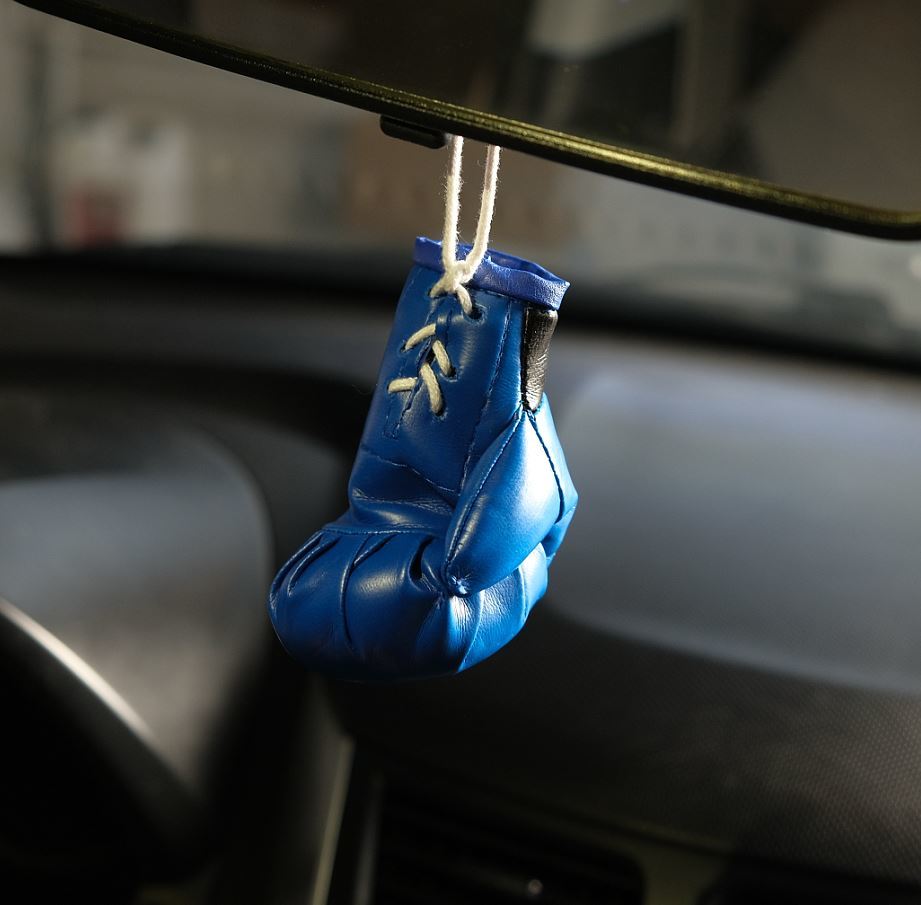 Фотография покупателя товара Украшение на зеркало, Боксерская перчатка, 9×5 см, синий - Фото 1