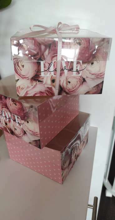 Фотография покупателя товара Коробка для капкейков, кондитерская упаковка, 4 ячейки «LOVE», 16 х 16 х 10 см - Фото 2