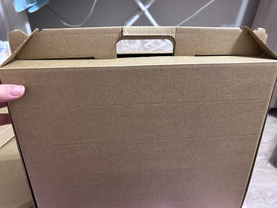 Фотография покупателя товара Коробка универсальная с ручкой, бурая, 34,5 х 8 х 27 см - Фото 2