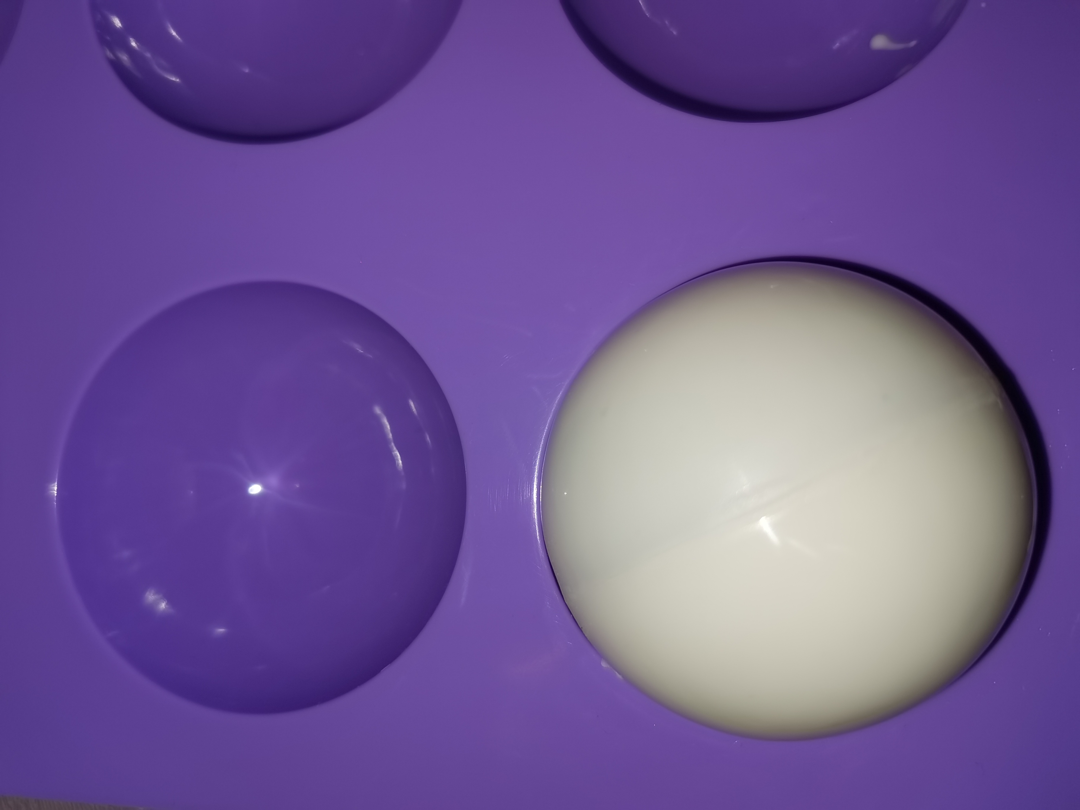 Фотография покупателя товара УЦЕНКА Форма силиконовая для выпечки Доляна «Полусфера», 28×16,5 см, 8 ячеек, d=5,8 см, цвет голубой - Фото 7