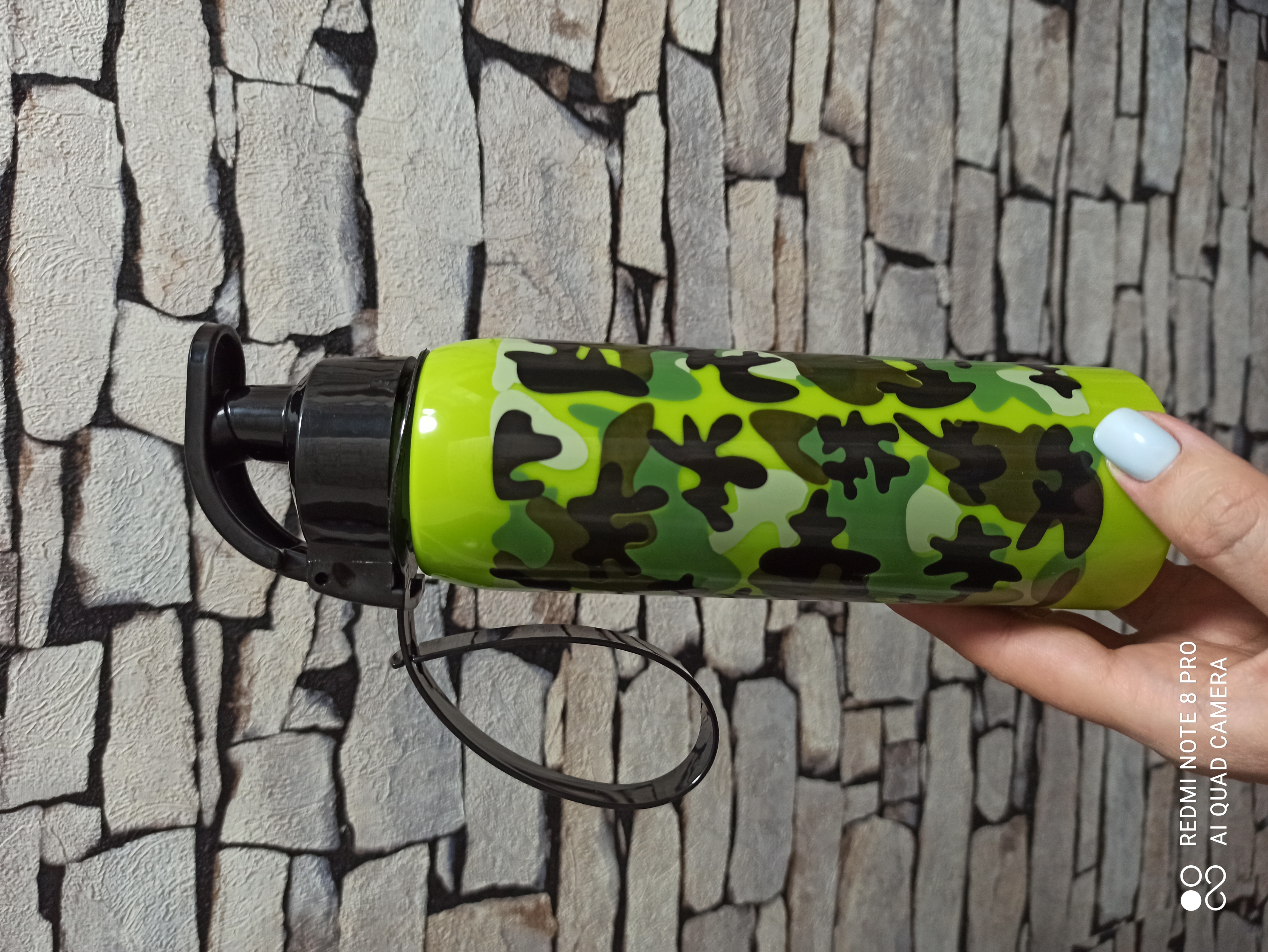 Фотография покупателя товара Бутылка для воды пластиковая «Милитари», 500 мл, 6×6×23 см, цвет зелёный - Фото 6