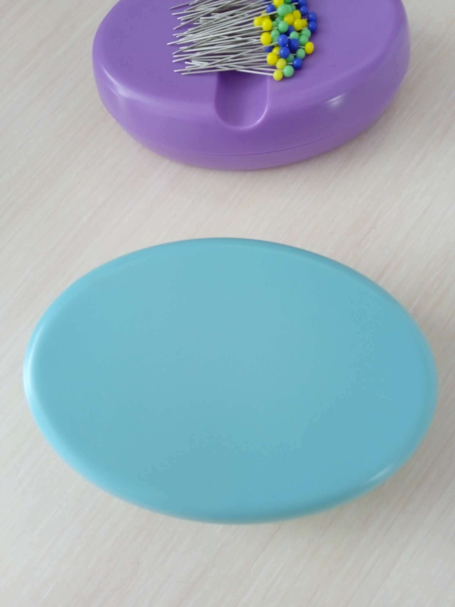 Фотография покупателя товара Игольница магнитная, 9,3 × 6,5 см, цвет фиолетовый - Фото 2