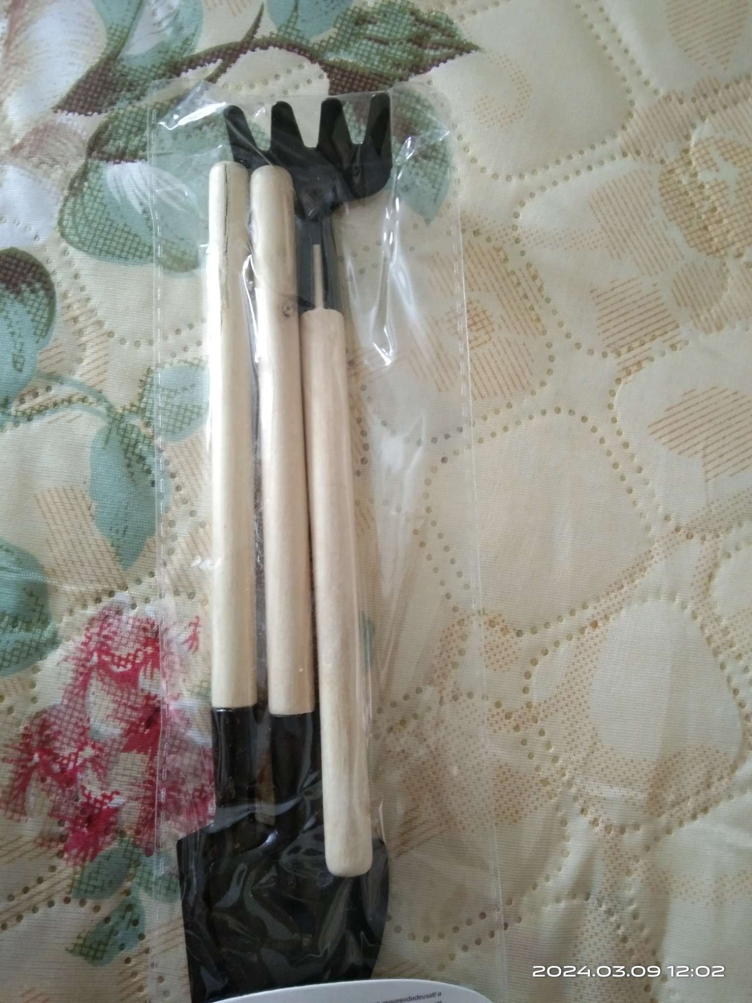 Фотография покупателя товара Набор садового инструмента, 3 предмета: грабли, 2 лопатки, длина 24 см, деревянные ручки - Фото 12