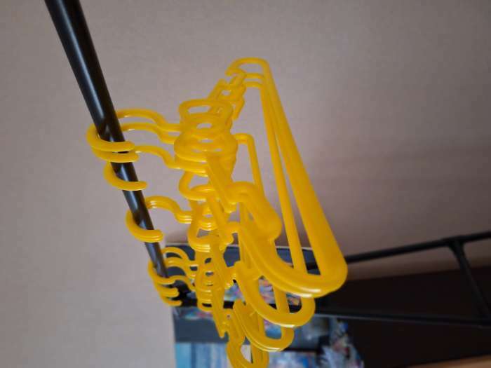 Фотография покупателя товара Плечики - вешалки для одежды Доляна, 28.5×0.4×14.5 см, 10 шт., детские, жёлтые - Фото 2