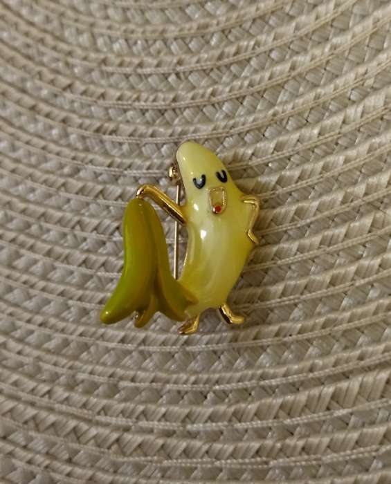 Фотография покупателя товара Брошь «Банан» без кожуры, цвет жёлтый в золоте - Фото 2
