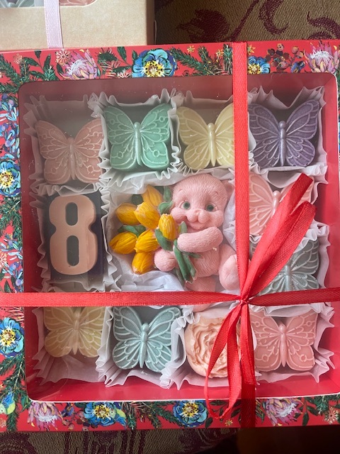 Фотография покупателя товара Коробка под 16 конфет с ячейками «Яркий новый год» 17,7 х 17,7 х 3,8 см, Новый год - Фото 2