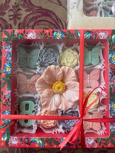 Фотография покупателя товара Коробка под 16 конфет с ячейками «Яркий новый год» 17,7 х 17,7 х 3,8 см, Новый год - Фото 1