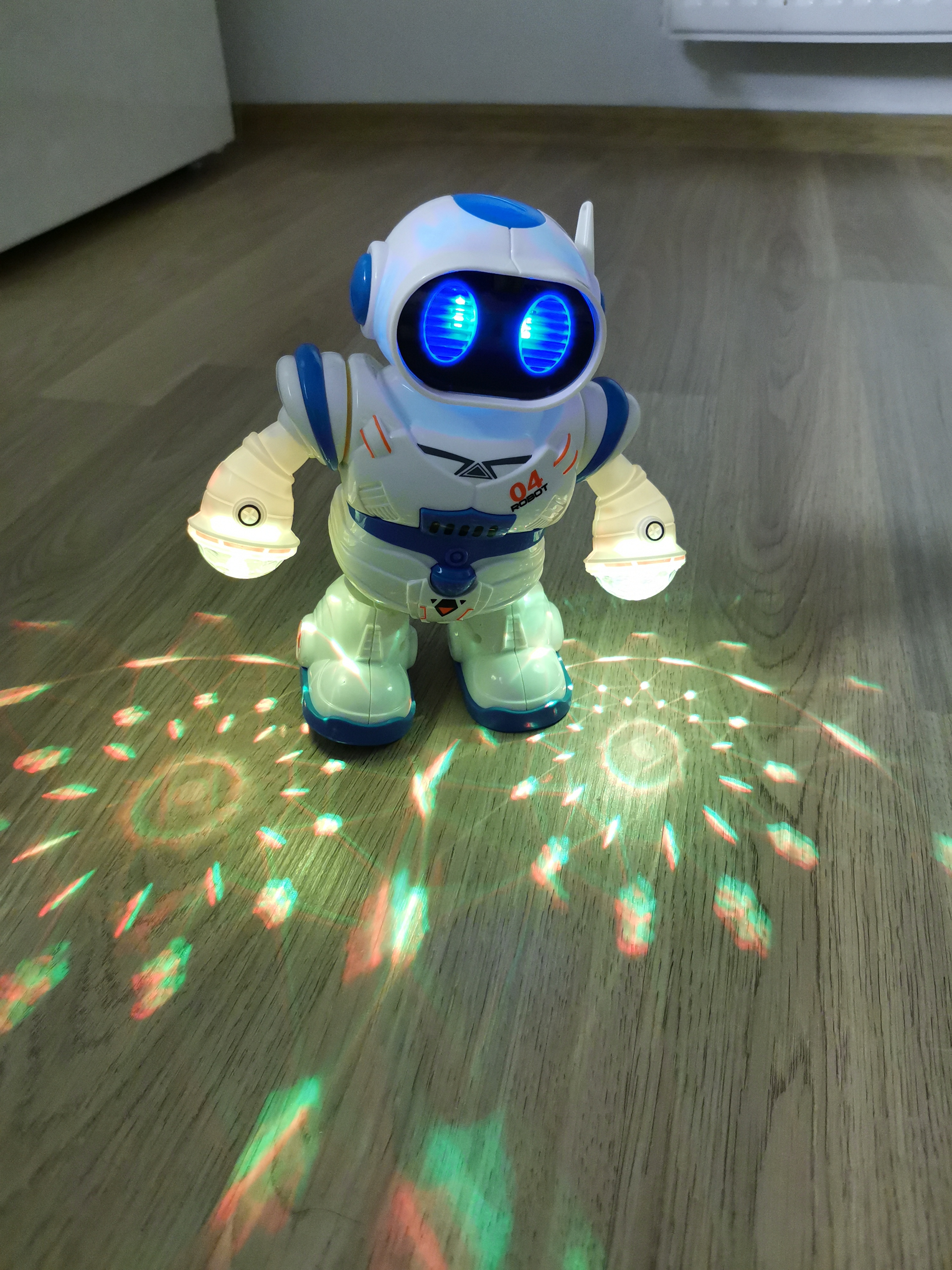 Фотография покупателя товара Робот «Глазастик», световые и звуковые эффекты, работает от батареек, МИКС - Фото 3