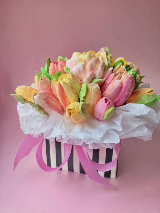 Фотография покупателя товара Коробка подарочная для цветов с PVC крышкой, упаковка, «Счастье ждёт тебя», 12 х 12 х 12 см