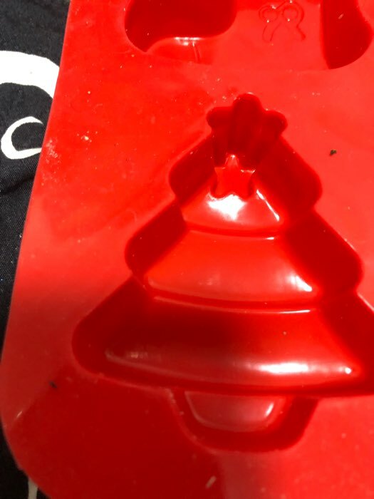 Фотография покупателя товара Форма силиконовая для выпечки Доляна «Новый год. Праздник к нам приходит», 26×17,5 см, 6 ячеек, цвет красный