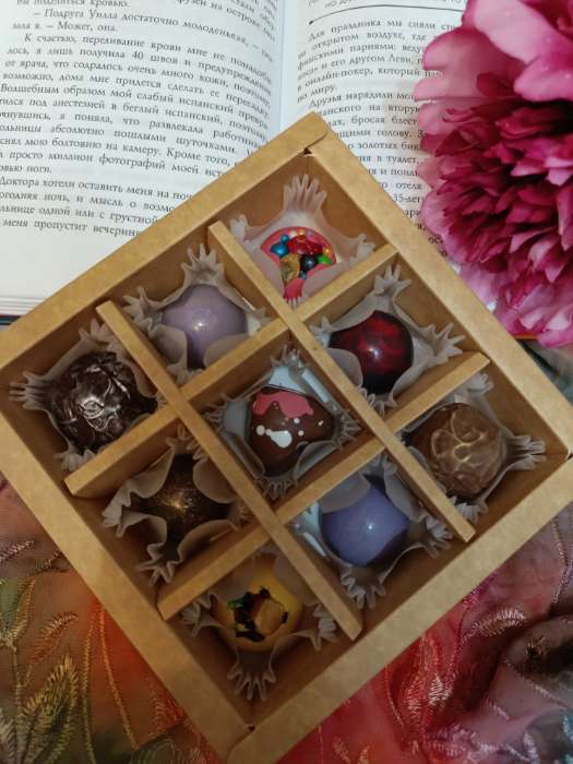 Фотография покупателя товара Коробка складная под 9 конфет, крафт, 13,8 х 13,8 х 3,8 см - Фото 1