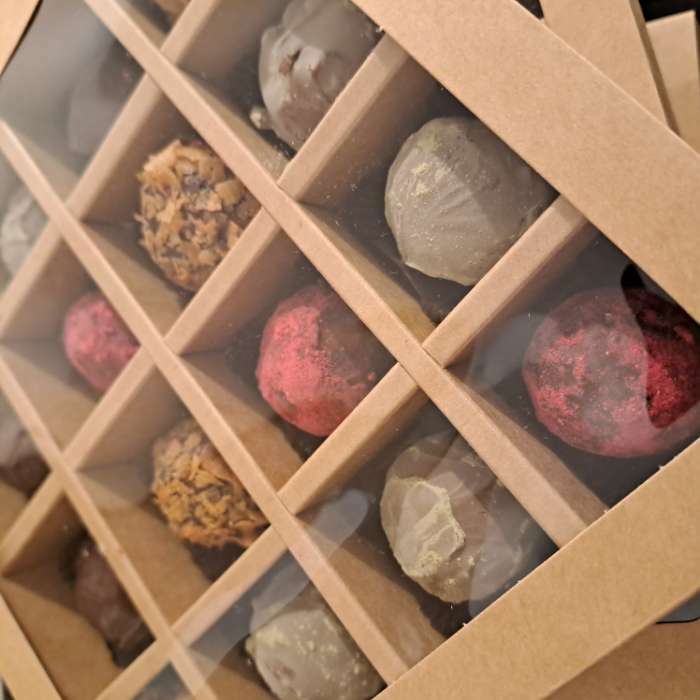 Фотография покупателя товара Коробка для конфет, крафт, 17.5×17.5×4 см - Фото 1