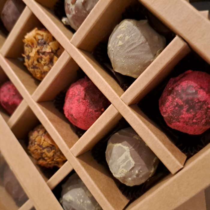 Фотография покупателя товара Коробка для конфет, крафт, 17.5×17.5×4 см - Фото 2