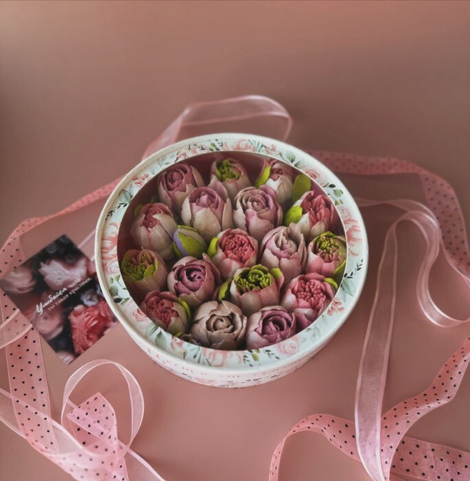 Фотография покупателя товара Коробка для макарун, кондитерская упаковка тубус с окном, «Цвети от счастья» 20 х 20 х 5 см - Фото 27