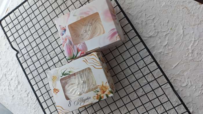 Фотография покупателя товара Кондитерская упаковка, коробка с ламинацией «Цветы», 10 х 8 х 3.5 см - Фото 1