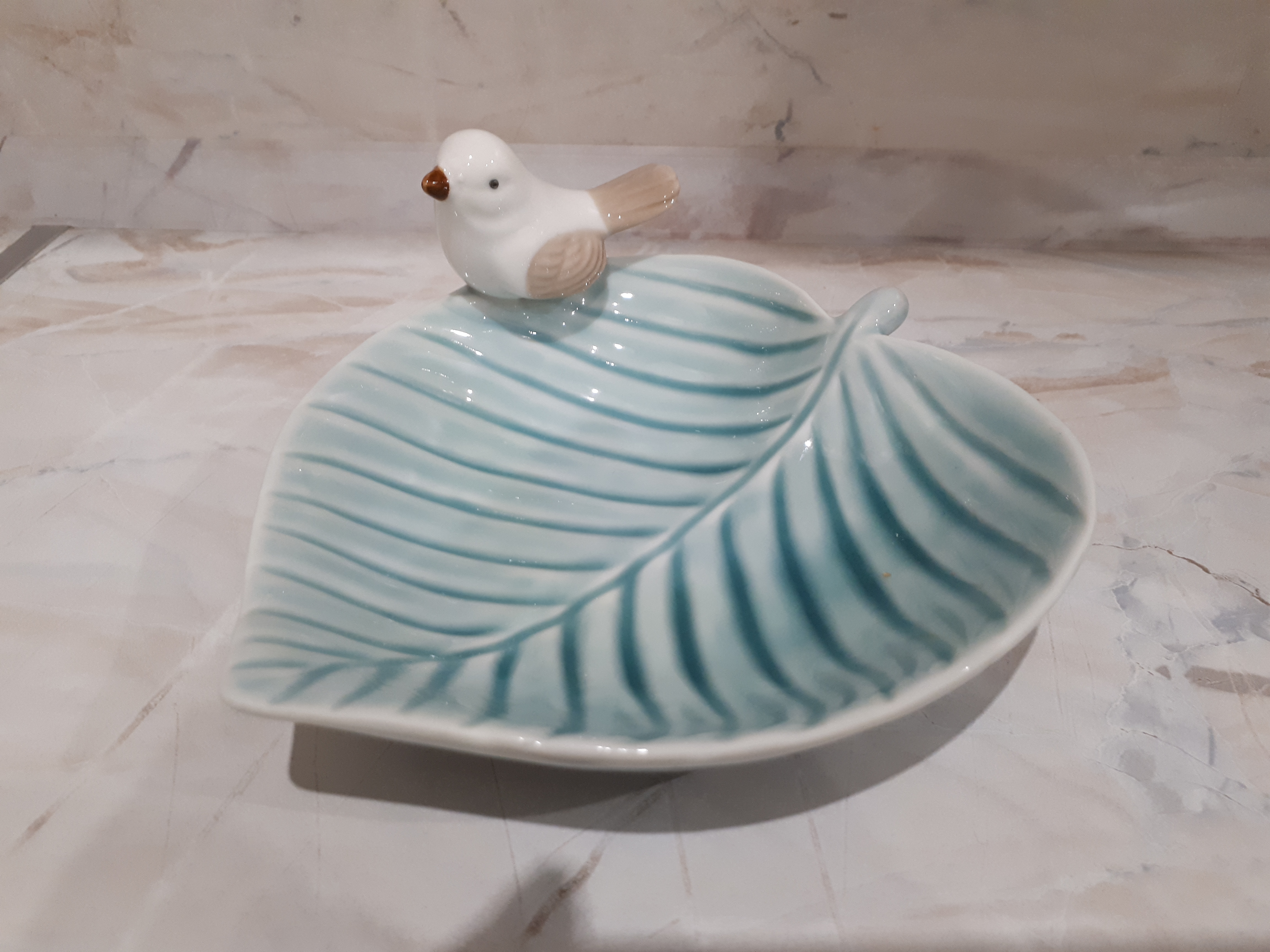 Фотография покупателя товара Блюдо керамическое «Птичка на листочке», 15,5×15,5 см, цвет голубой