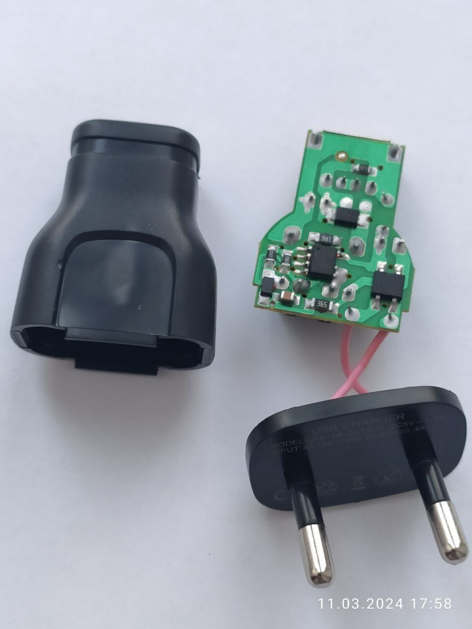 Фотография покупателя товара Сетевое зарядное устройство Luazon LPA-18, USB, 1 А, чёрное - Фото 3